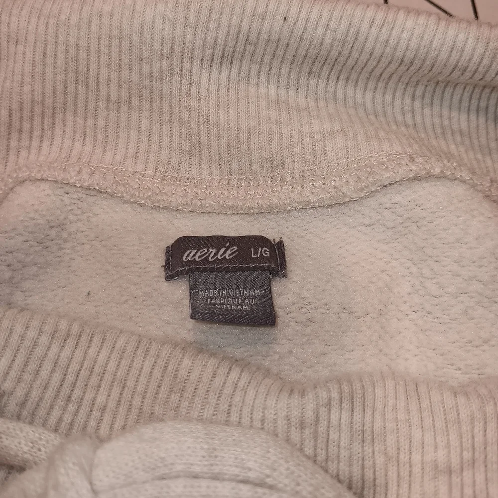 Aerie Cream Sweatshirt - Picture 2 of 3